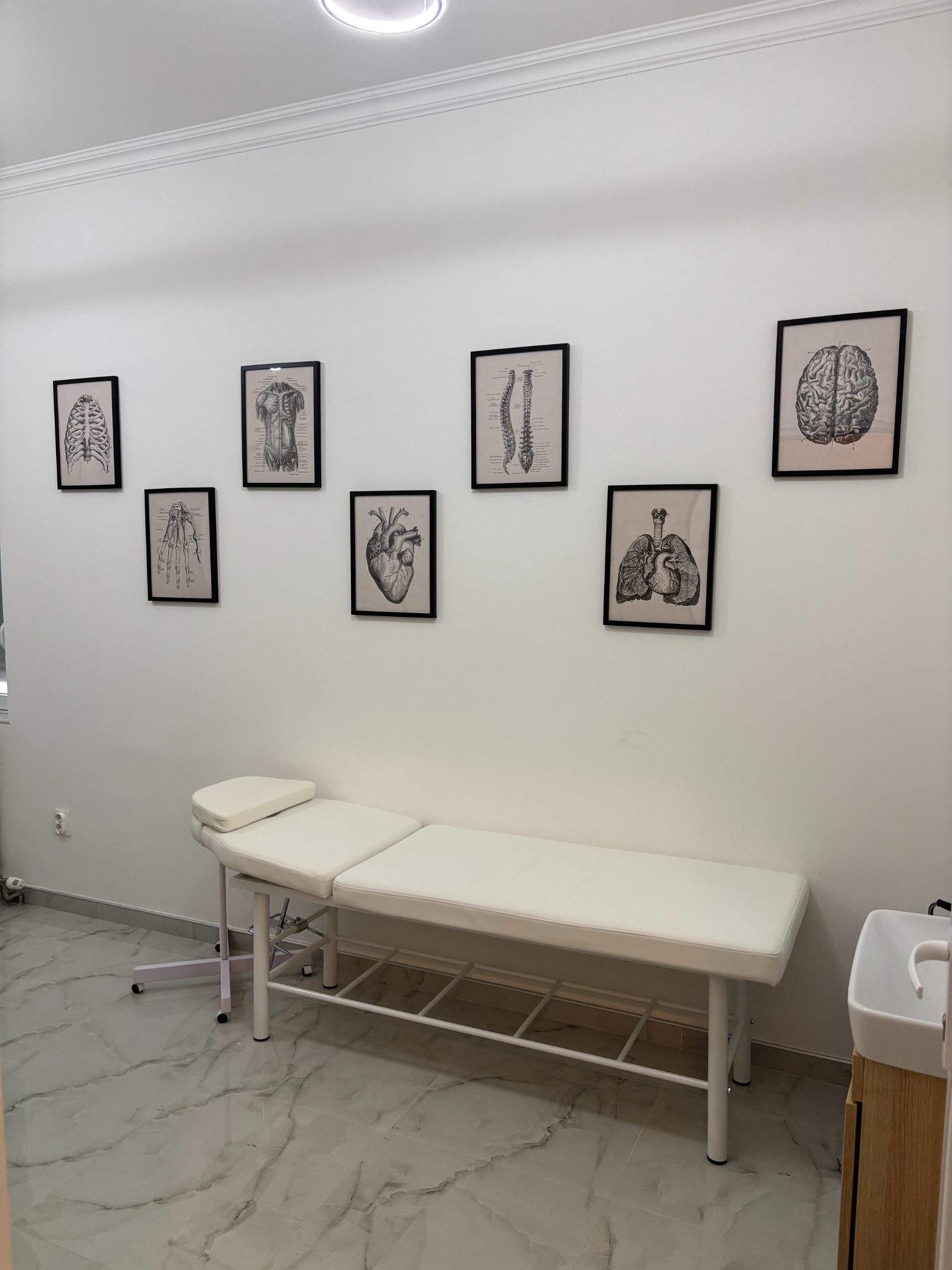 Soba za preglede — SanaDerma, Tuzla